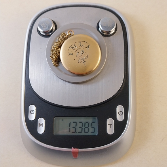 Elegant Gold Pendant Necklace - Picture 5 of 16